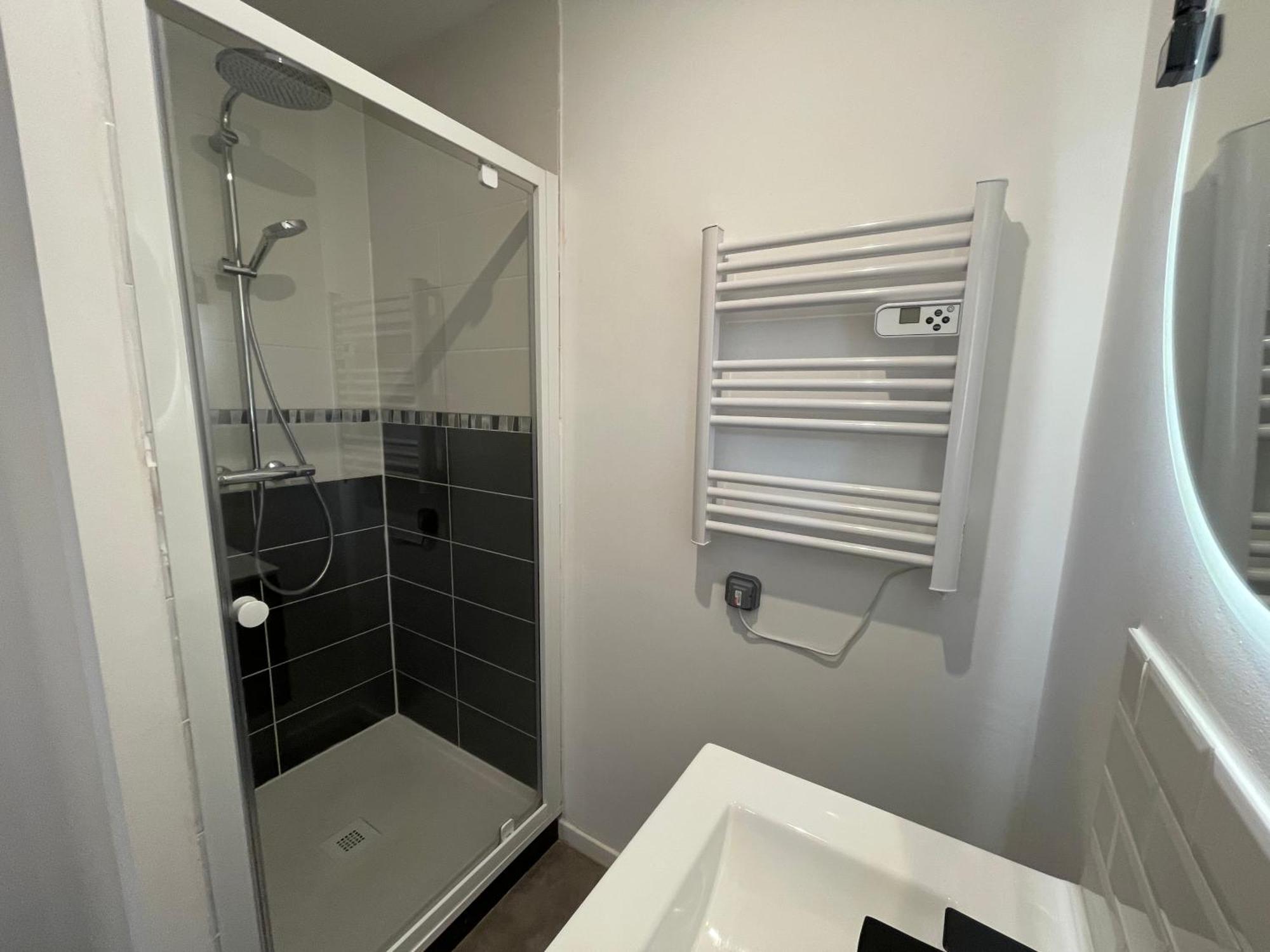 Les 3 Suites - 6 Personnes - 3 Chambres Avec Sdb Privatives Lens Exterior foto
